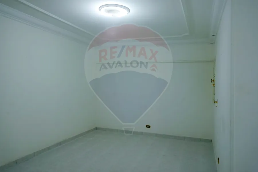 شقة للايجار 130 م سموحة (ش زكي رجب)