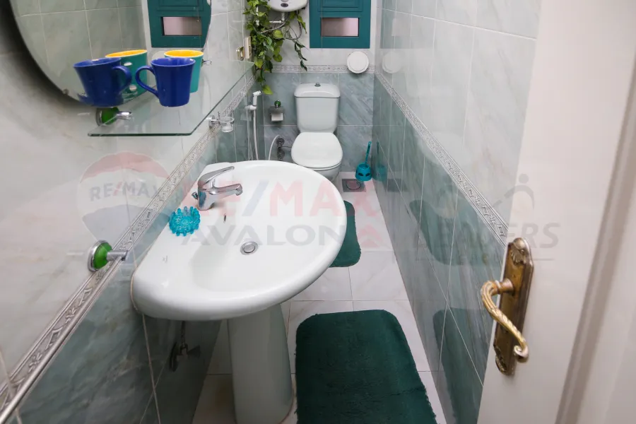 شقه للايجار المفروش 170 م رشدي (متفرع من ش ابوقير)