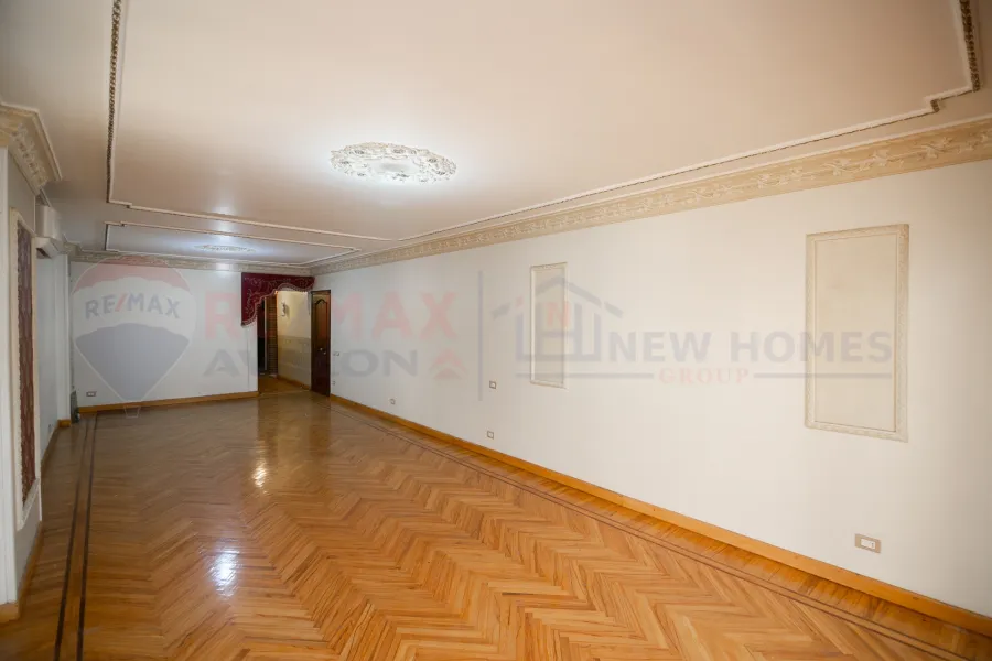 Apartment for sale 185 m San Stefano (directly on the tram - Brand Building