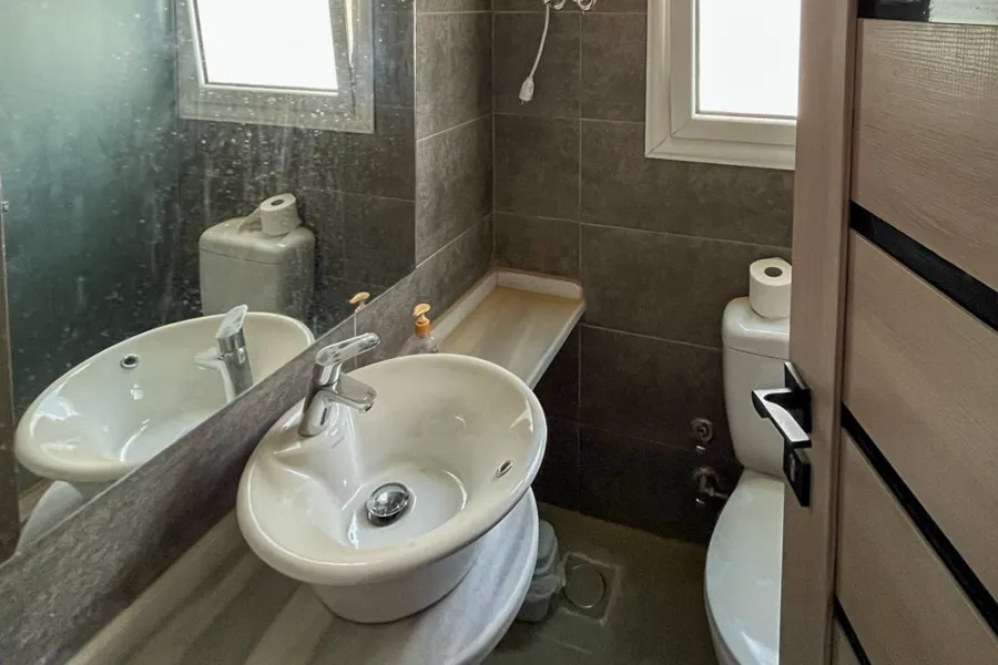 شاليه بروف للبيع (سي فيو - رأس الحكمة)  85 م