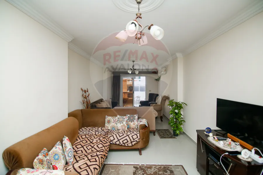 شقة للبيع 155 م محرم بك (ش زين العابدين)