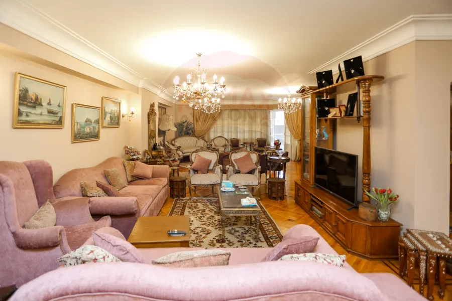 شقة للبيع 255 م سموحة (ش كمال الدين صلاح)