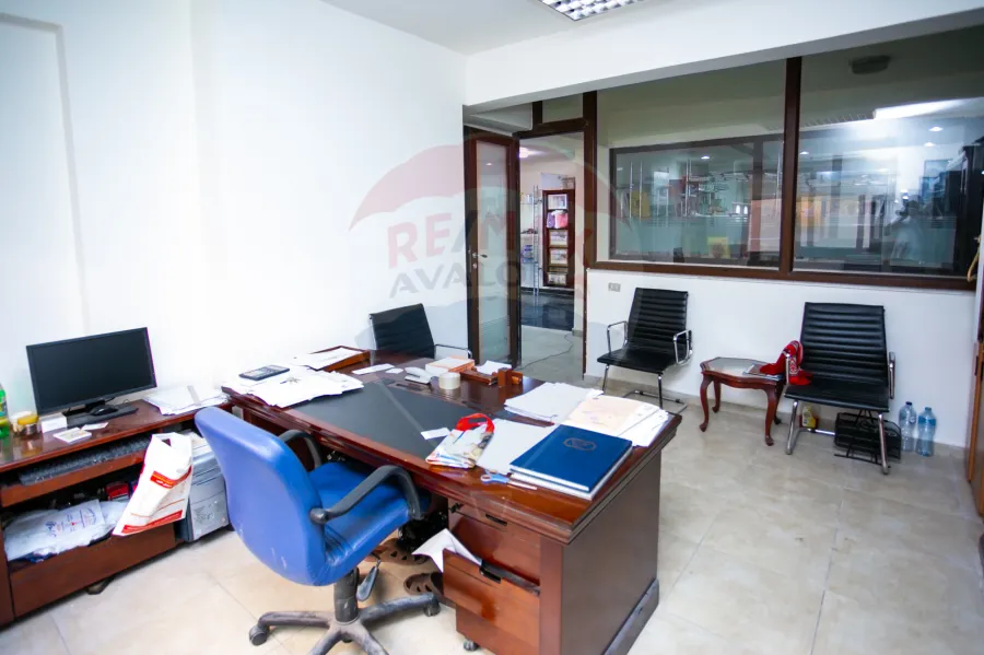 مقر إداري مرخص  للايجار 430 م  طريق مطار النزهة (أبراج الثغر)