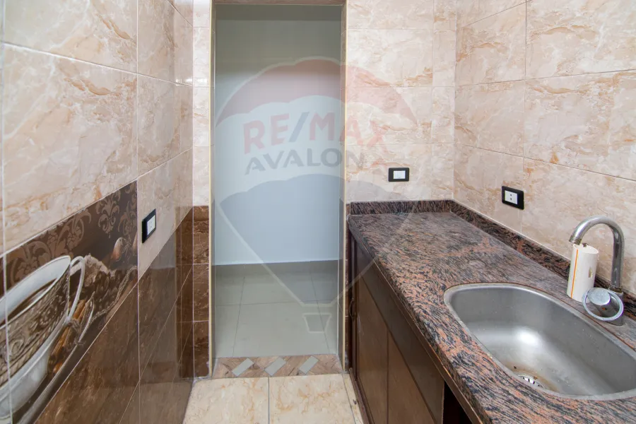 Administrative unit for rent 130 m Moustafa Kamel (directly on the tram)