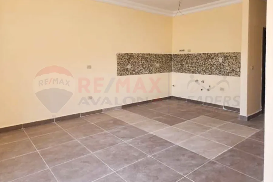 Ground chalet + garden for sale (Coral Hills - Ras Al-Hikma) 65 m