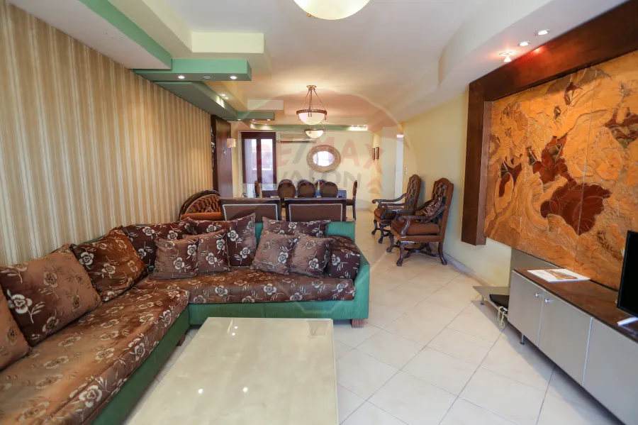 فيلا فاخره للبيع  370 م  كينج مريوط (خطوات من مطار برج العرب الدولى)