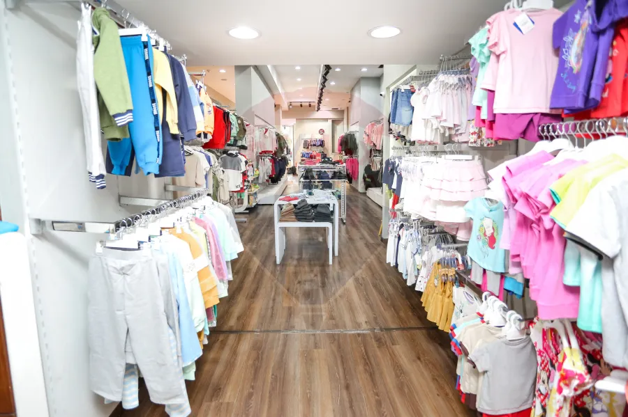 محل للايجار 250 م سموحه ( خطوات من شارع فوزي معاذ )