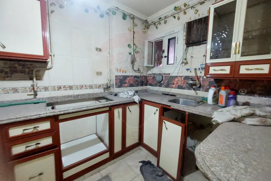 شقة للإيجار 130 م سيدى جابر  خطوات من شارع المشير