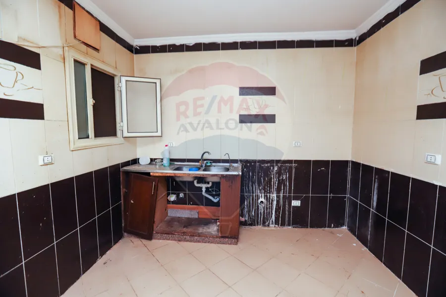 شقة للبيع 200 م كفر عبده ( ش سكينة بنت حسين)