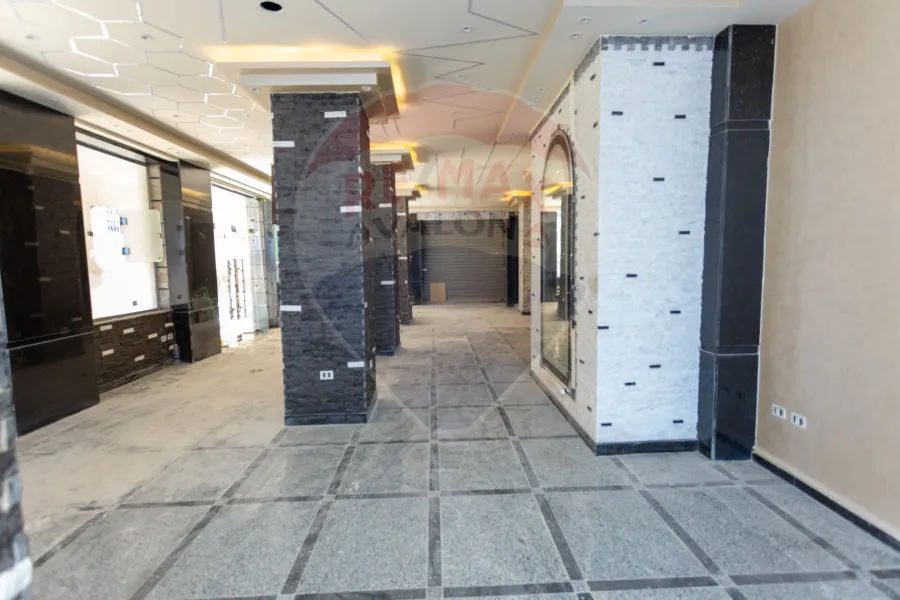 محل للايجار 365 م سبورتنج (علي البحر مباشرة)