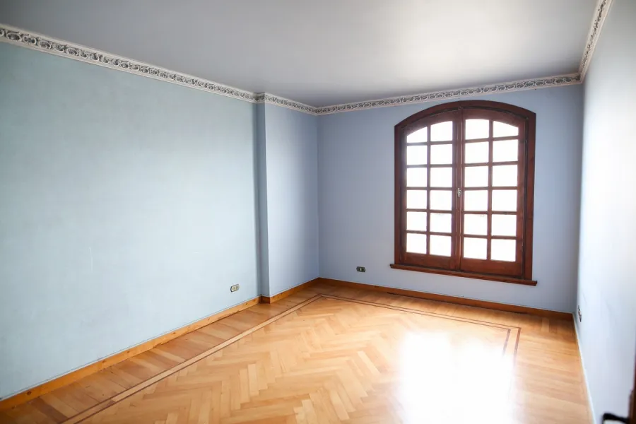 شقة للايجار 300م ستانلى (ش عبد العزيز فهمى)