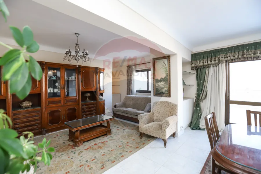 (شقة للبيع 230 م سيدى جابر ( شارع بورسعيد الرئيسي