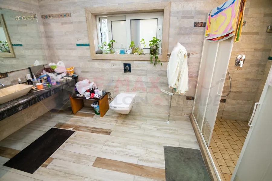 فيلا ستاند الون للبيع 1,100 م كينج مريوط ( خطوات من الهيلتون)