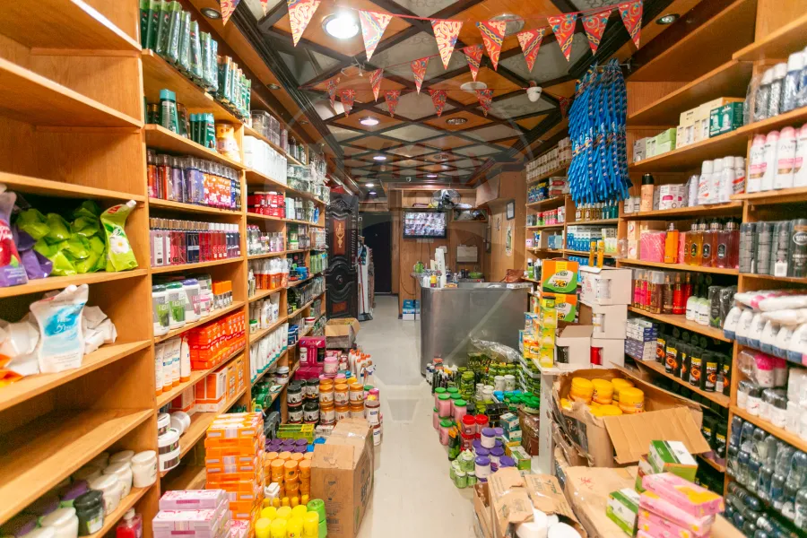 محل للبيع 70 م + 263 م ميزان فلمنج (علي الترام مباشرة)