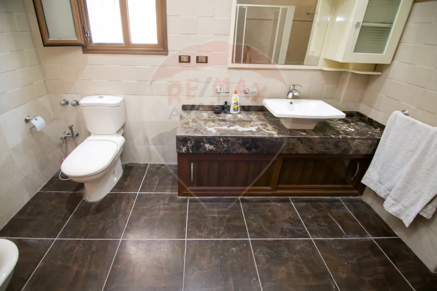 شقه دوبلكس للبيع 650 م لوران (ش عبدالسلام عارف)