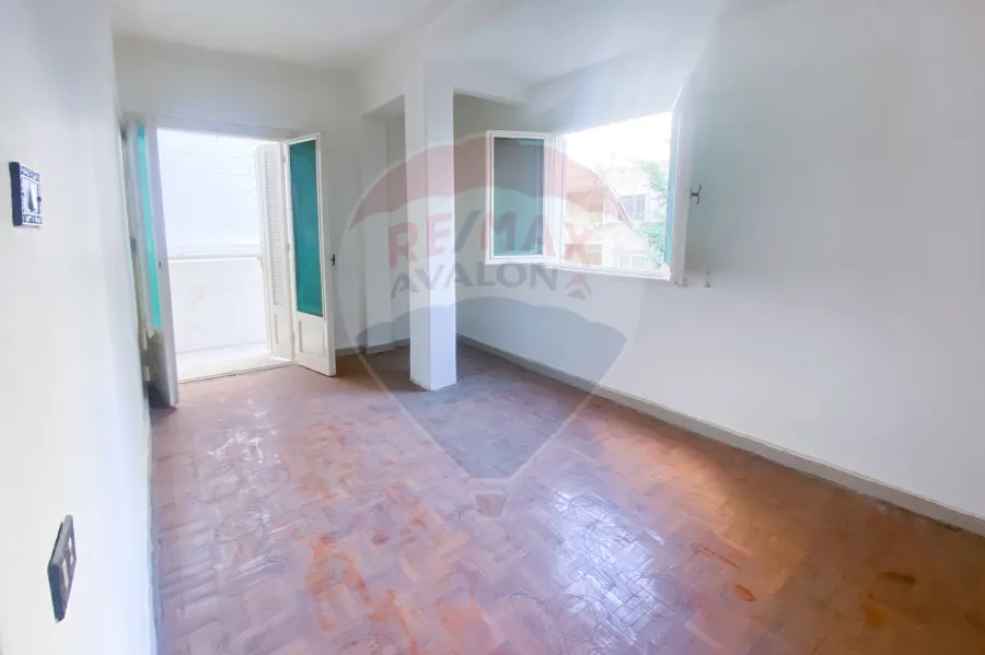 شقة للايجار 145 م جليم (ش مقبل-خطوات من البحر)