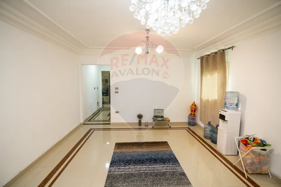 شقة للبيع 188 م الأزاريطة (علي الترام مباشرة)