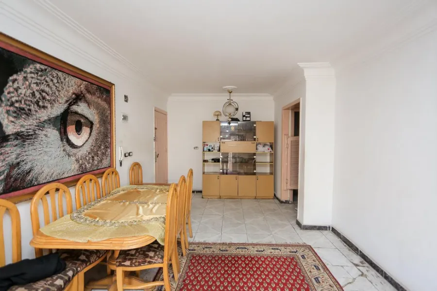 شقة للبيع 185م المندرة (ش جمال عبد الناصر)