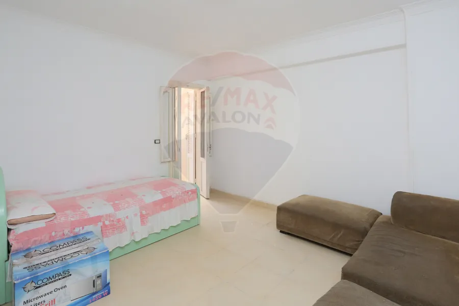 شقه للبيع 110م سبورتنج (فيو نادى سبورتنج - خطوات من ش ابوقير الرئيسي)