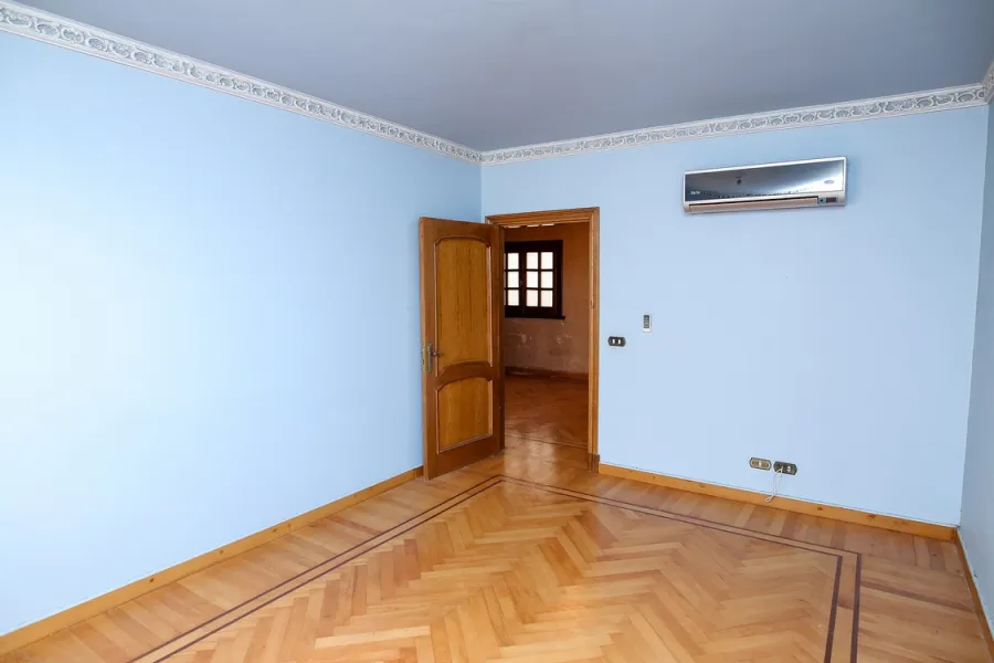 شقة للايجار 300م ستانلى (ش عبد العزيز فهمى)