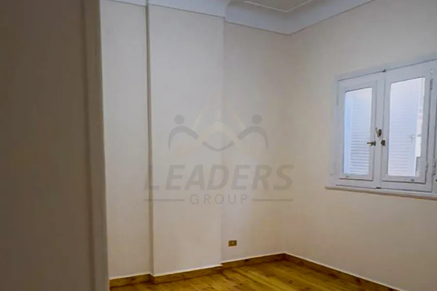 شقة للايجار 250 م سموحه (خلف محطة قطار سيدى جابر)