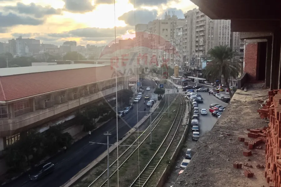 ميزان للبيع 375 م سبورتينج (علي النادي مباشرة)