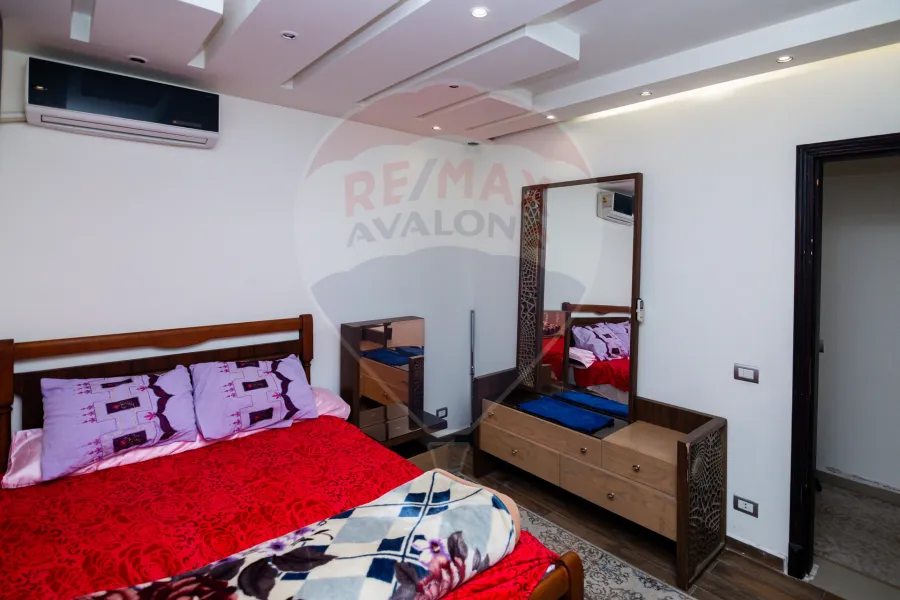 شقة للبيع 125 م كامب شيزار (على البحر مباشرة - عمارة براند)