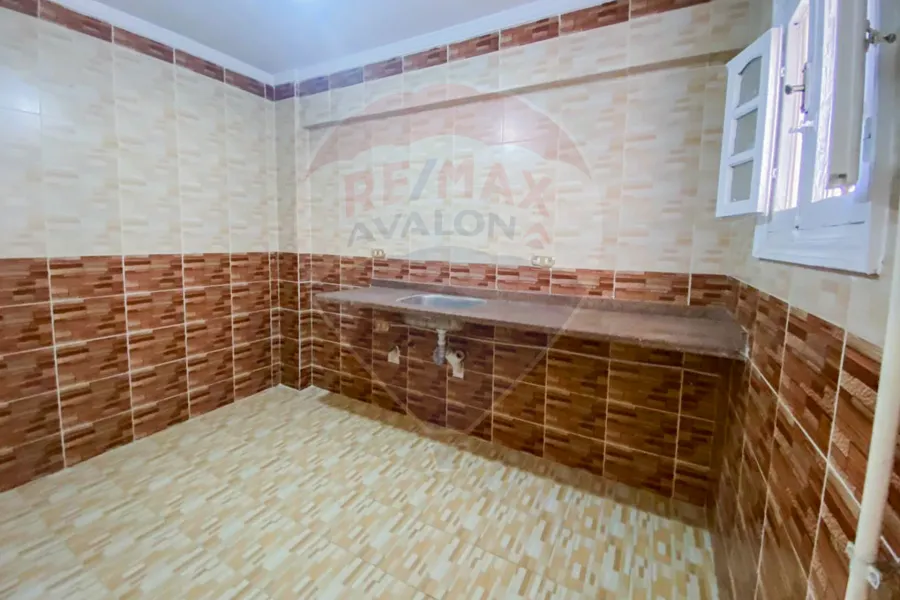 شقة للبيع 140 م سيدي بشر (ش جمال عبدالناصر)