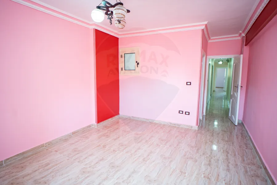 شقة للبيع 140 م لوران  (خطوات من البحر)