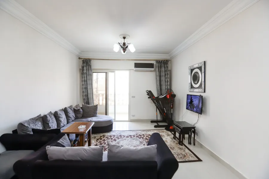 شقة للبيع 110م لوران ( 2 نمرة من البحر )