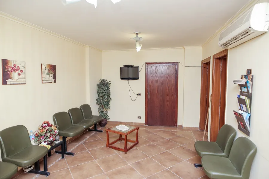 وحدة إداري للبيع 83م سموحة  (كوبري 14 مايو - عمارات الوطنية)