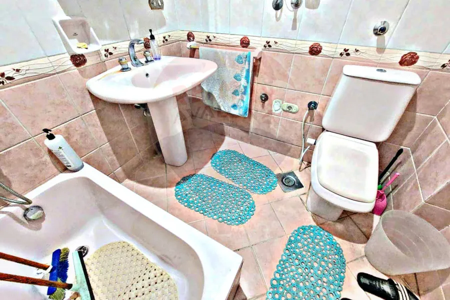 شقه للبيع  105 م سموحة ( ش توت عنخ أمون )