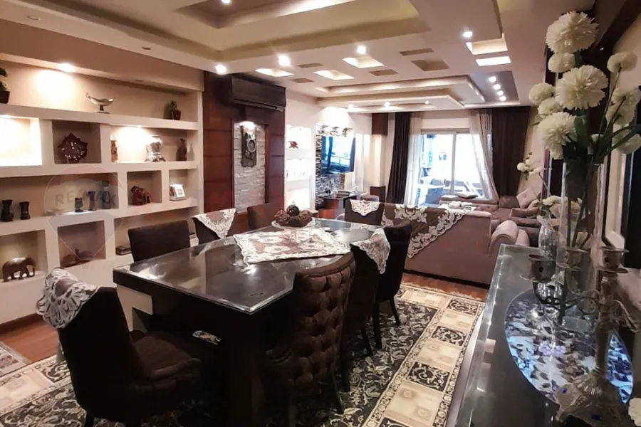 شقة للبيع 210 م السرايا (ثاني نمرة من البحر)