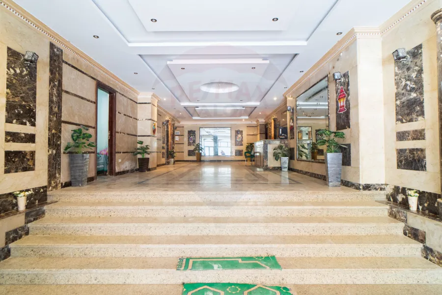 Apartment For Sale 170 m Elmontazah (Al Malik St.- Royal Plaza Compound)