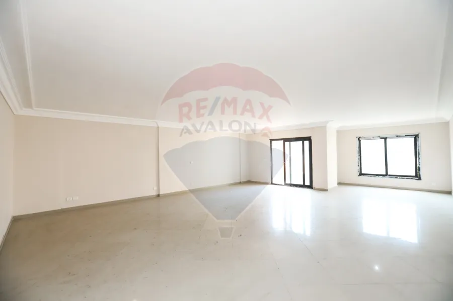 شقة للبيع 255 م جليم ( شارع ابو قير الرئيسي )