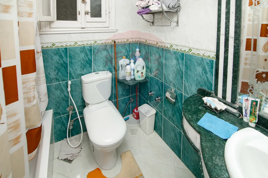 شقة للبيع 165 م كامب شيزار (ش بورسعيد الرئيسي - عمارة براند)