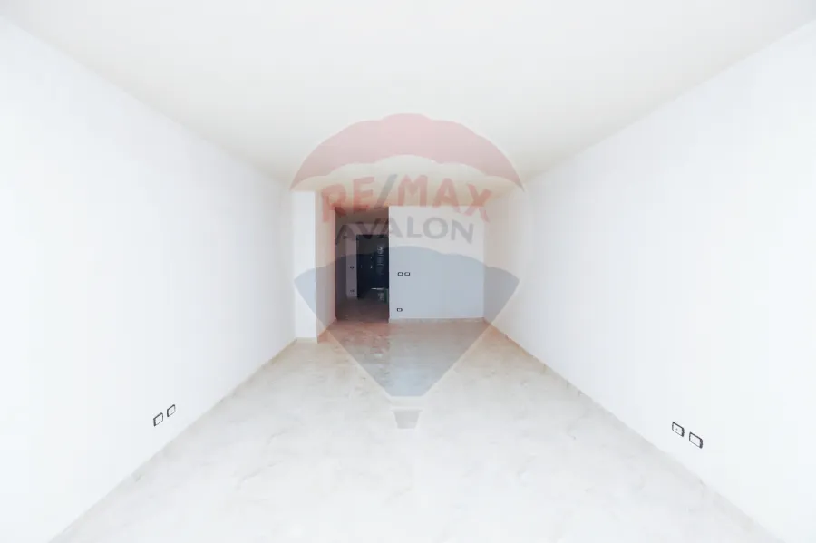 شقة للبيع 150 م المنتزة( ابراج الحلواني - رويال بلازا )