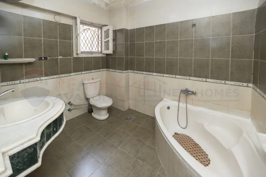 Apartment for sale 185 m Gleem (Mahmoud El Deeb St - second number from the sea)