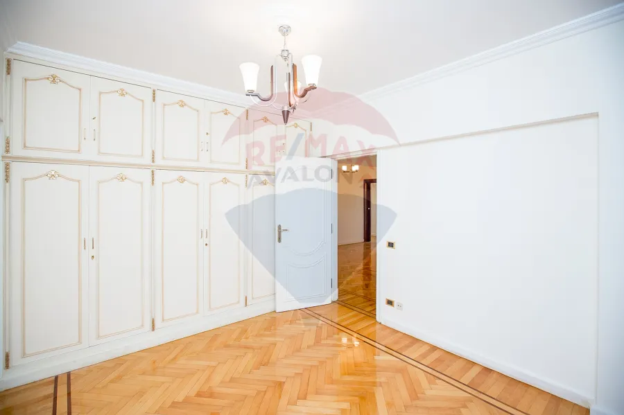 شقة للبيع 325 م وابور المياه ( فيو مفتوح علي النادي الاوليمبي وحدائق الشلالات )