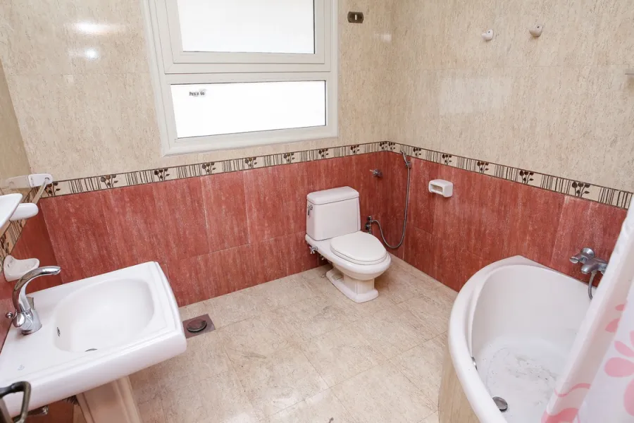 شقة للايجار 300م ستانلى (ش عبد العزيز فهمى)