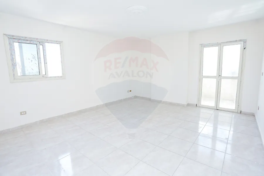 شقة للبيع 180 م وابور المياه (أمام مدرسة الميردي ديو)