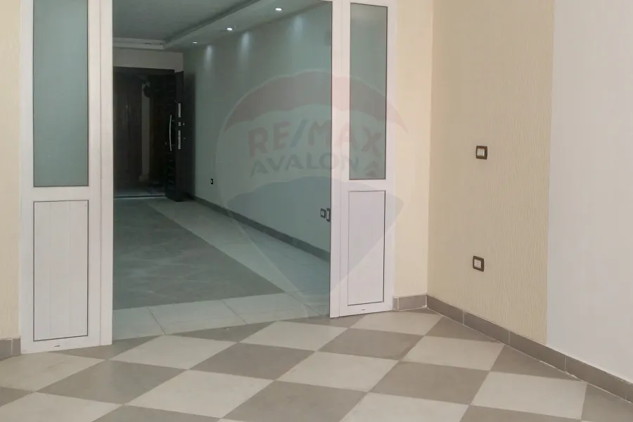 شقة إداري للإيجار 180 م زيزينيا (ش أبو قير)