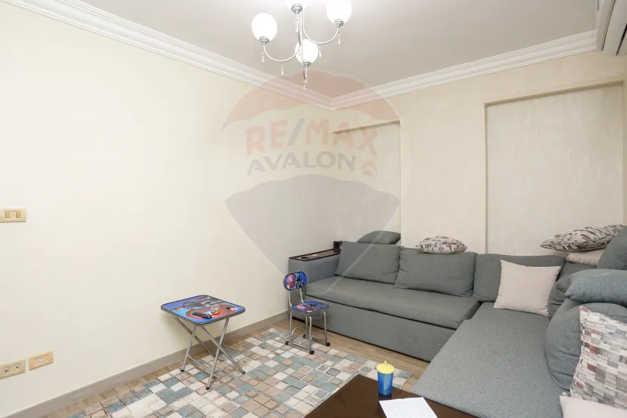 شقة للبيع 135 م محرم بك (بجوار المستشفي القبطي )