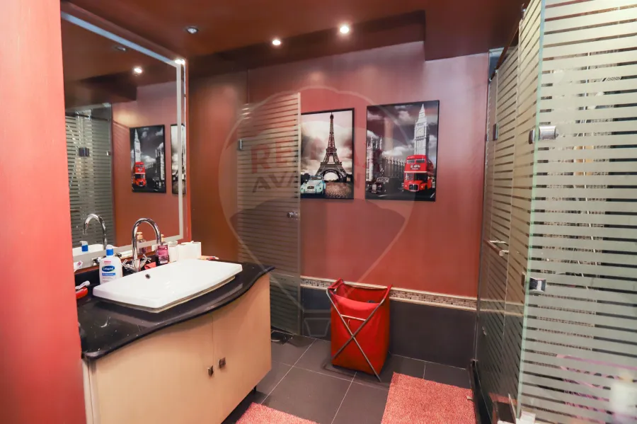 شقة للبيع 370 م كفر عبده (ش سكينة بنت الحسين)