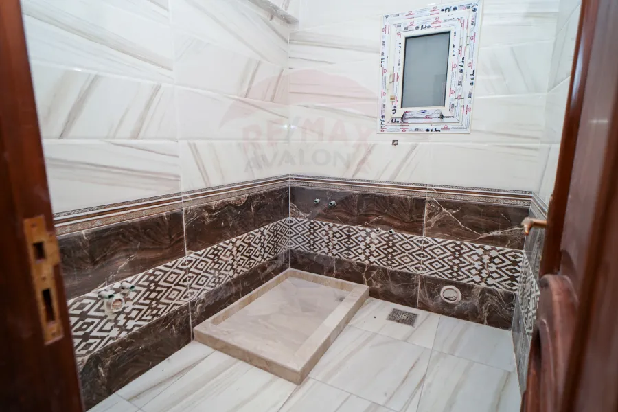 شقة للبيع 230 م جليم (ش أبو قير) - أول سكن