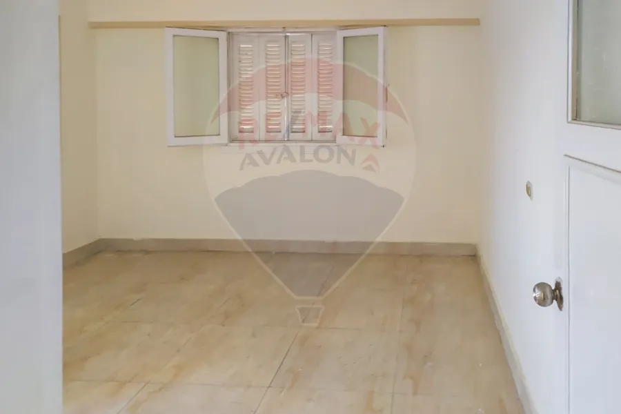 شقة للبيع 120 م وابور المياه (امام المستشفي الايطالي)