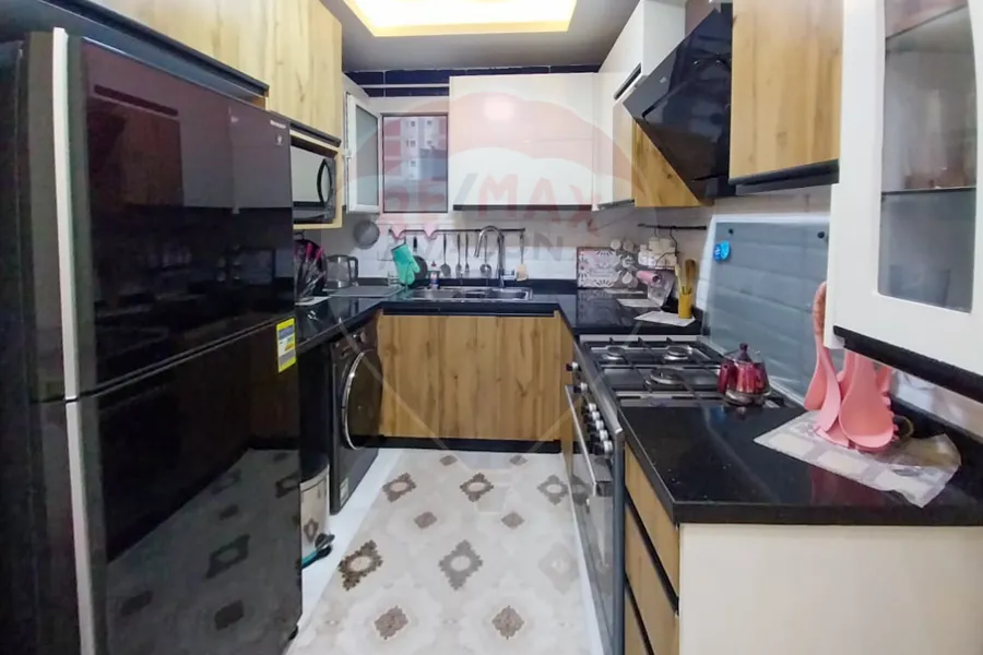 شقة للبيع 160 م المندرة (ش جمال عبد الناصر مباشرة)