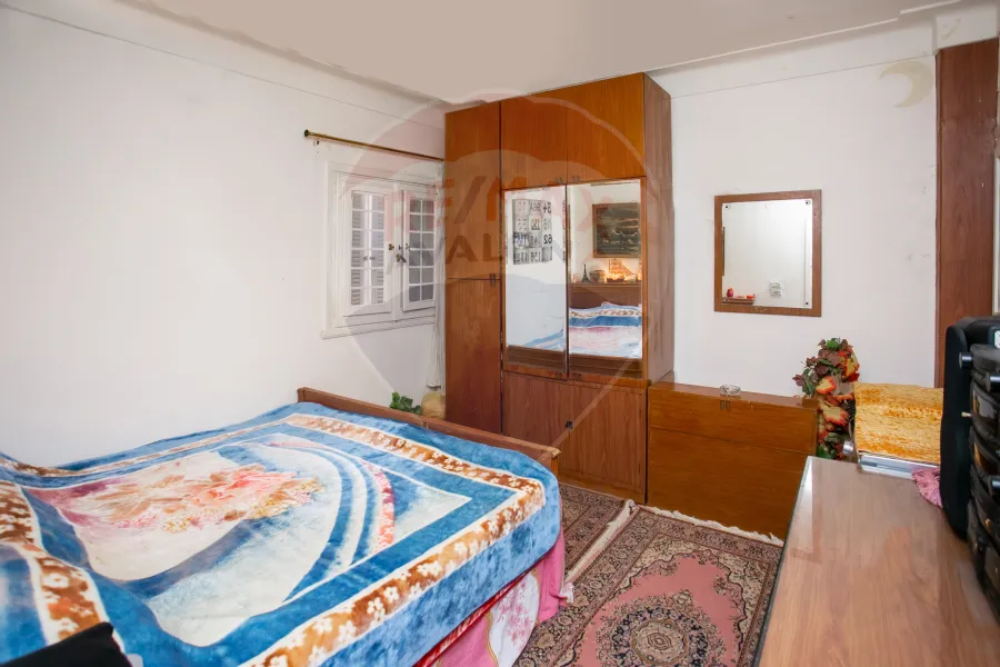 شقة للبيع 150 م ثروت (خطوات من البحر)