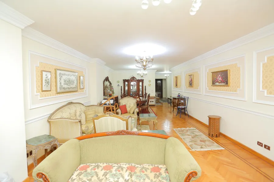 شقة للبيع 215م رشدي (عمارة عزيز شنوده)