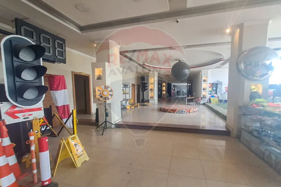 محلات للايجار 600 م مطار النزهه (الطريق السريع)